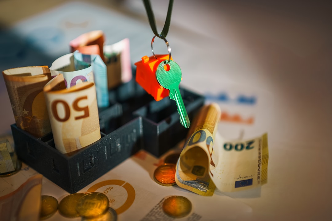 Courtier utilisant l'extranet Apivia et ses outils de gestion d'assurance