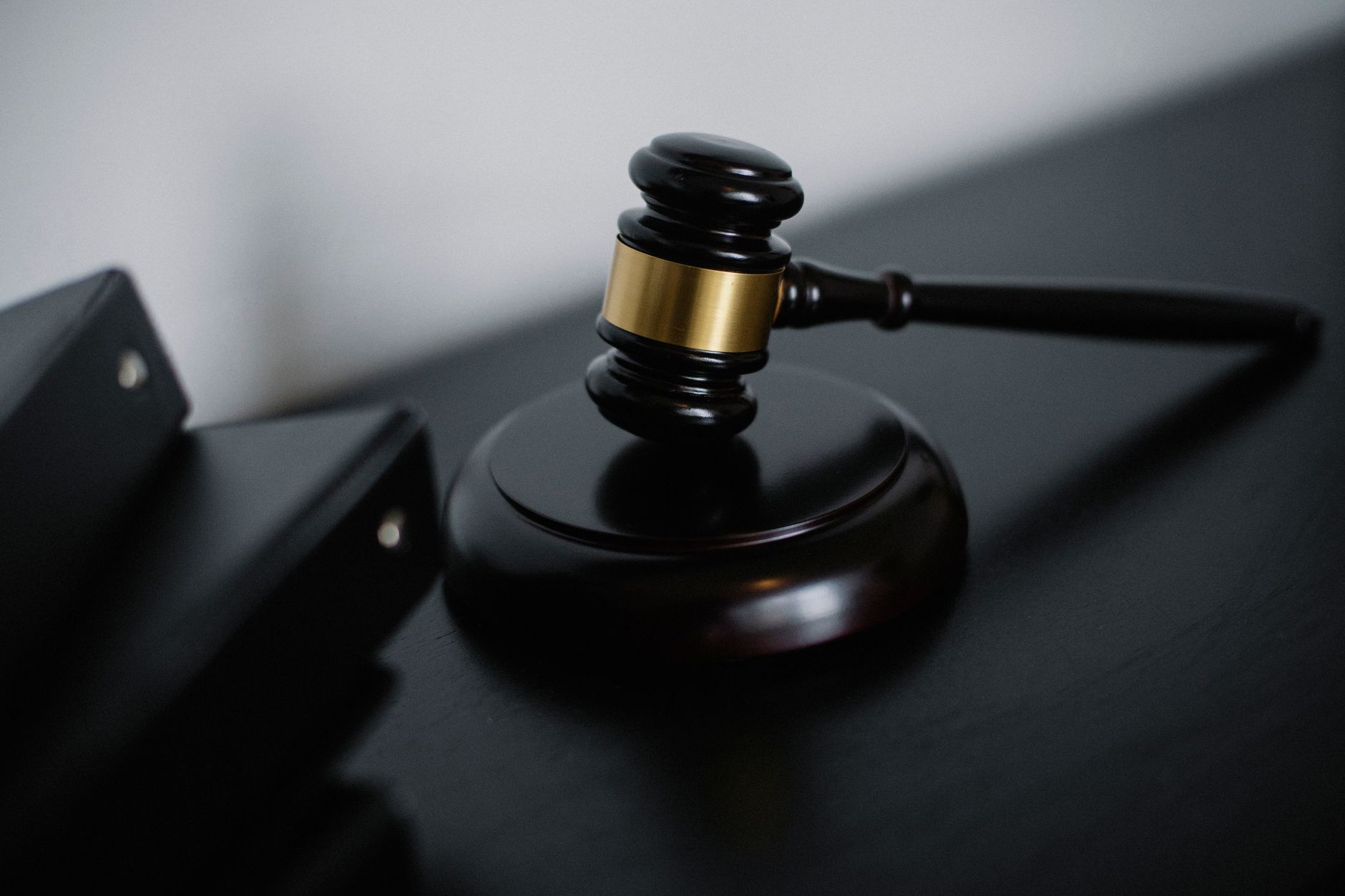 Marteau de juge symbolisant une decision de justice